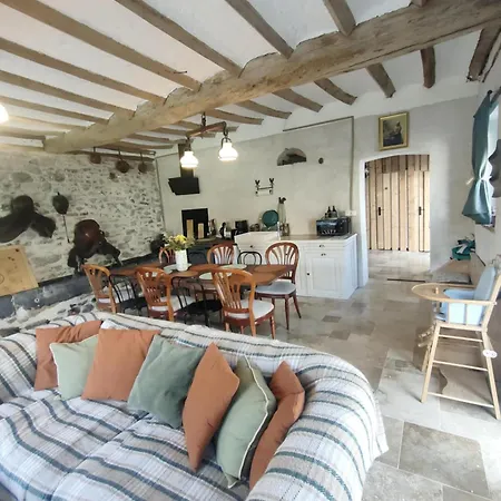 D'hotes La Cavaliere - La Source De Nos Racines - Corps De Ferme Au Coeur Du Parc Naturel De L'avesnois 4*